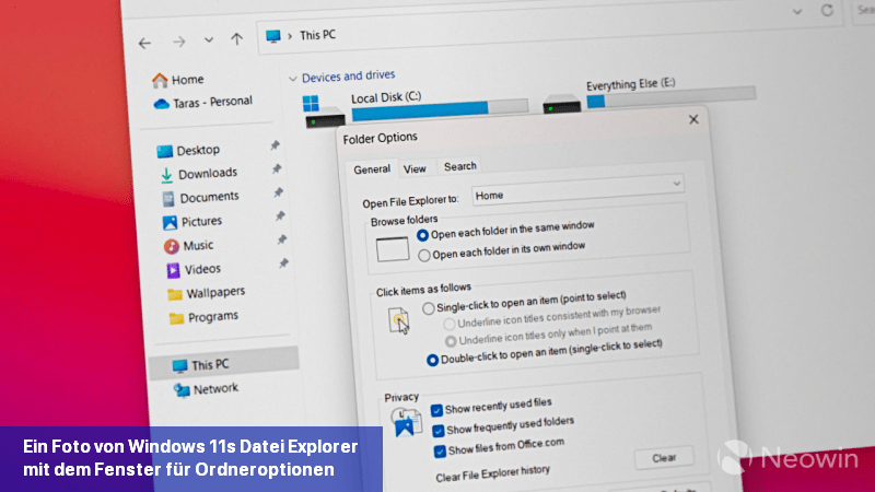Ein Foto von Windows 11s Datei-Explorer mit dem Fenster für Ordneroptionen